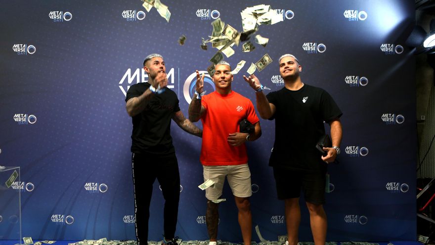 Miles de jóvenes, lluvia de billetes y burlas a la CNMV en el criptofestival de Madrid