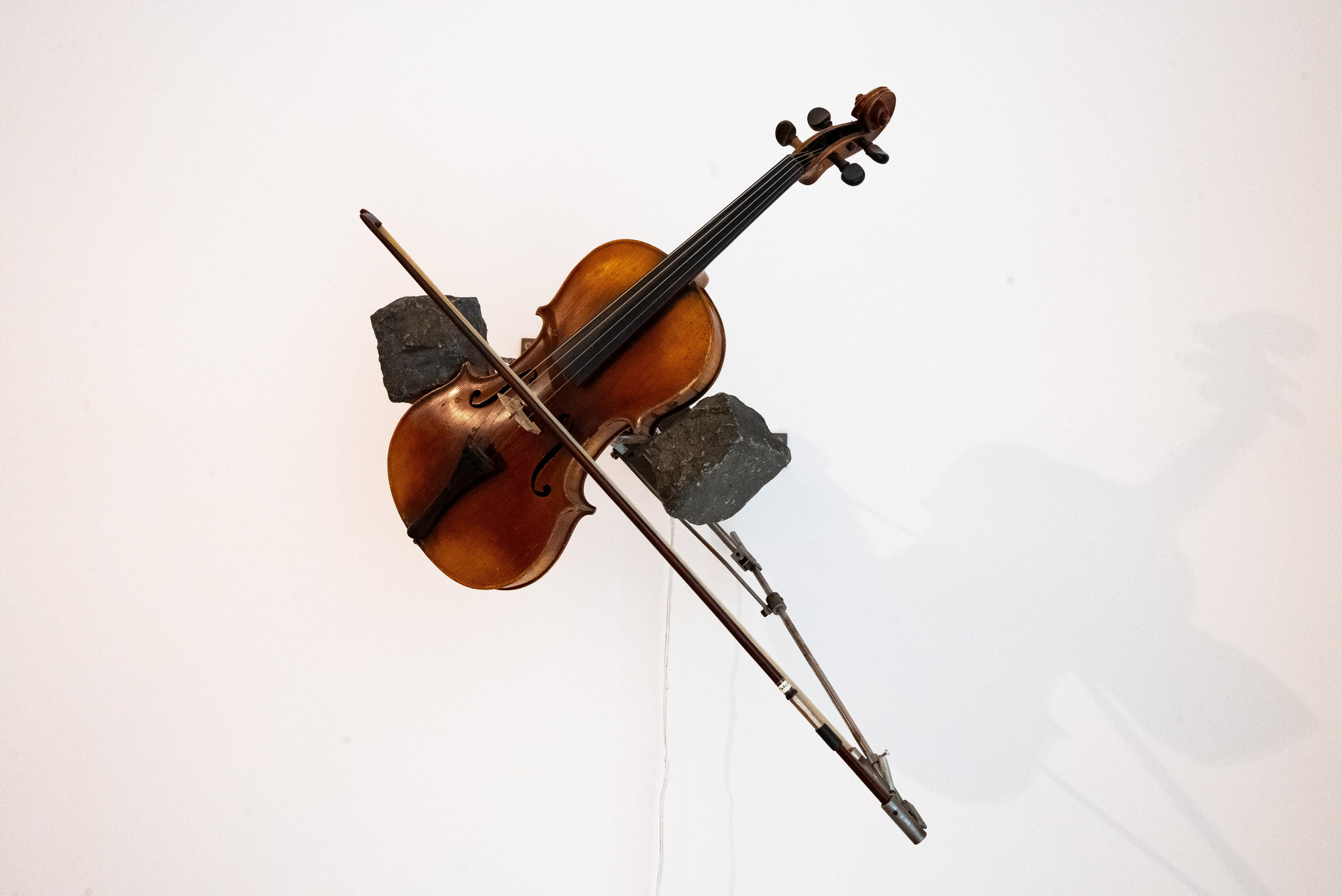 Exposición 'Del susurro al grito: la estrecha correlación entre oír y ver'  en 20/21 Espacio de Arte' de Tijarafe.