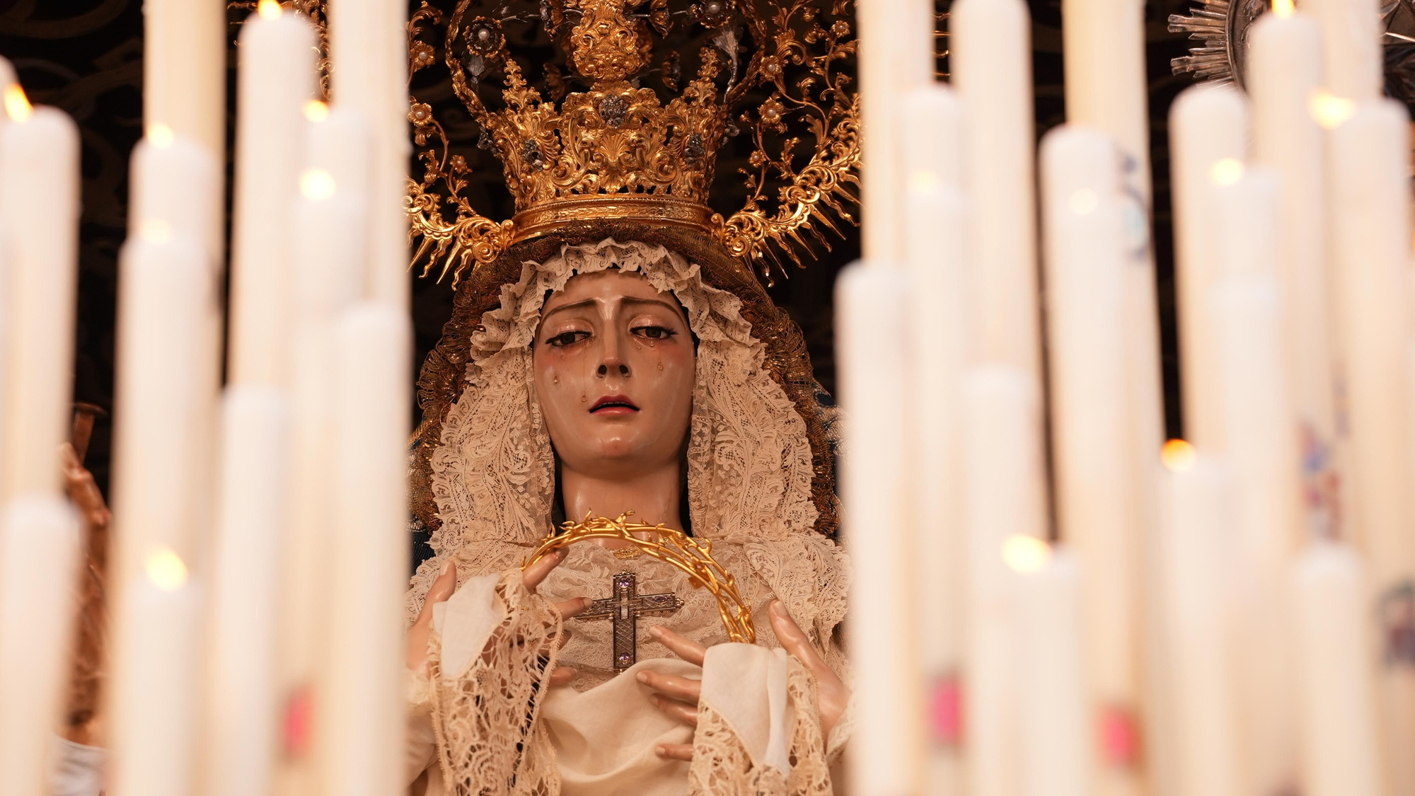 La procesión de la Hermandad del Santo Sepulcro, en imágenes
