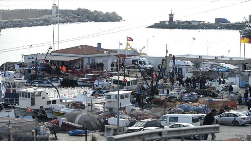 Aumentan a 39 los refugiados muertos en un naufragio en aguas turcas del Egeo