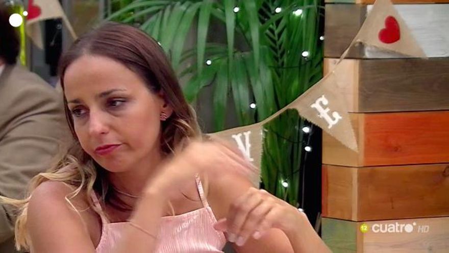 Patricia incómoda con Francisco