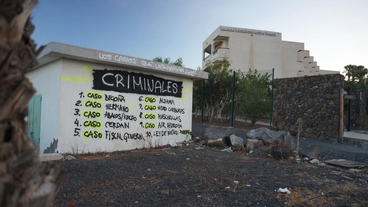 Grafiti en un transformador público de Costa Teguise.
