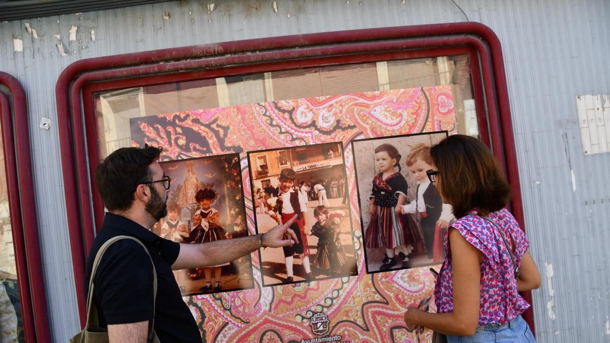 Tarancón recupera su memoria en la calle con más de 70 fotografías antiguas y una exposición de títeres