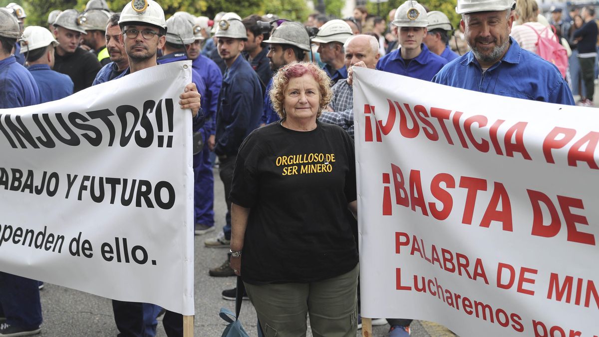 Los trabajadores de TYC Narcea llevaron su protesta por la paralización de la mina a Oviedo.