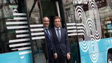 El alcalde de Madrid, José Luis Martínez Almeida, y el concejal de Transportes, Borja Carabante.