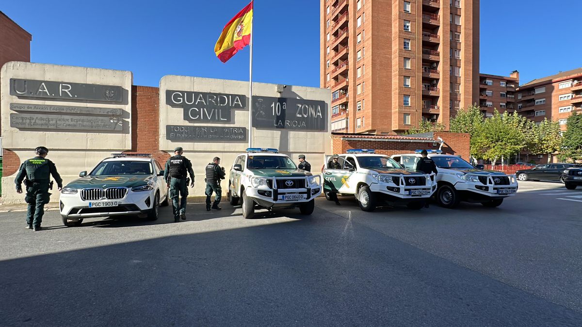 Efectivos de la Guardia Civil de La Rioja antes de viajar a Valencia