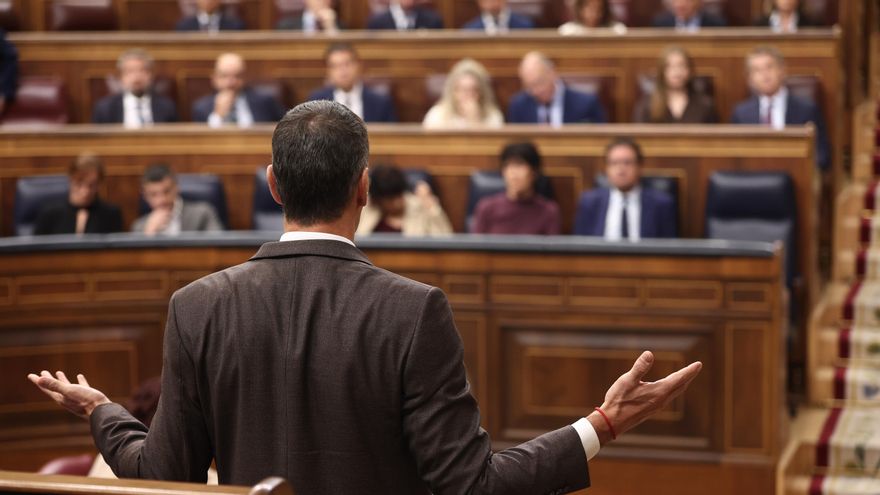 Pedro Sánchez interviene durante una sesión de control al Gobierno, en el Congreso de los Diputados, a 22 de octubre de 2025, en Madrid.