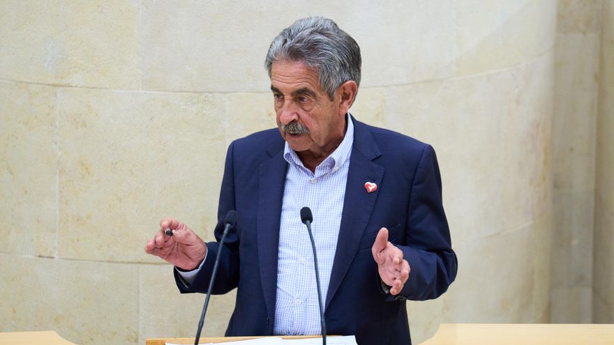 Revilla insiste en que su Gobierno "está limpio" y la oposición enmarca la trama de carreteras en el PRC: "No han fallado los controles, sino los políticos"