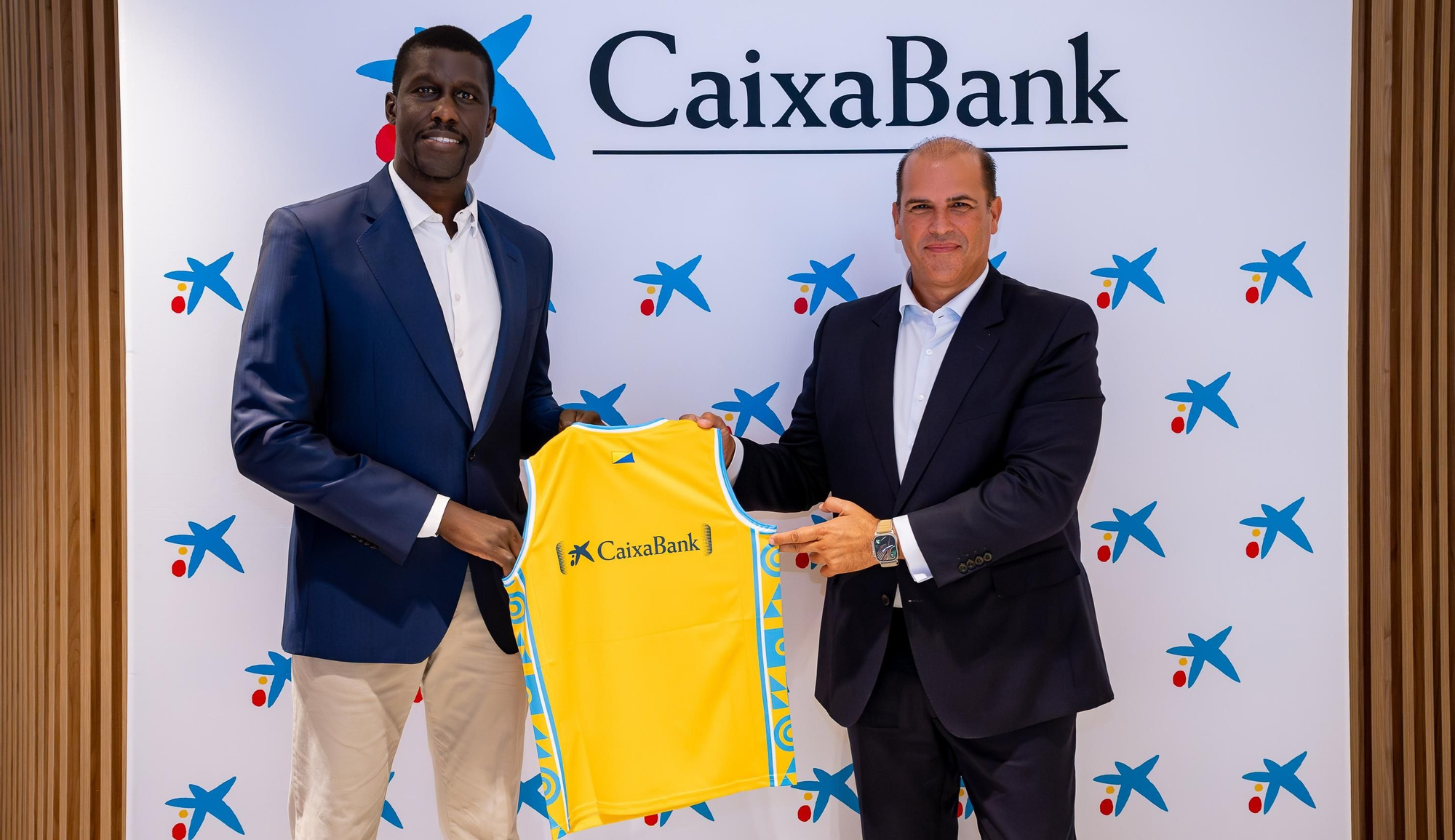 CaixaBank renueva como patrocinador oficial del Club Baloncesto Gran Canaria potenciando la base y el talento joven .