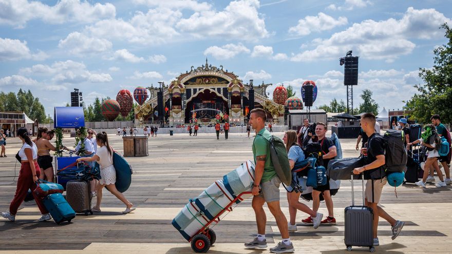 Público de Tomorrowland es optimista pese incendio de escenario: "es cuestión de actitud"