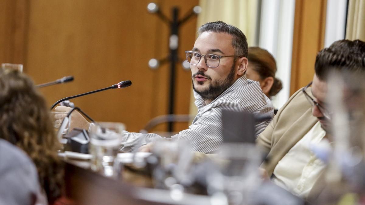 Iván Fernández (Hacemos) en el Pleno ordinario de agosto del Ayuntamiento
