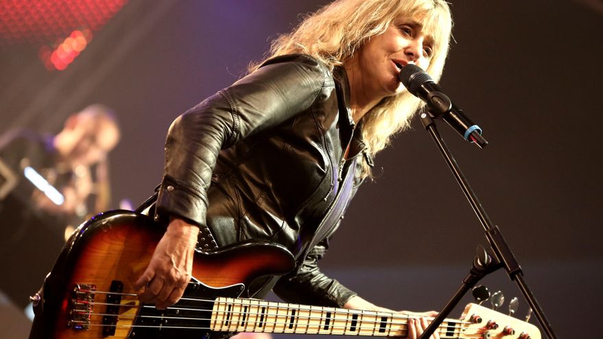 Suzi Quatro, la mujer que se apropió del rock duro: "A los 69 fui consciente de que había inspirado a otras mujeres. Y rompí a llorar"