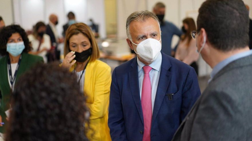 El presidente canario pide "máxima responsabilidad" a la población no vacunada porque "se juegan" su salud y la economía de las islas