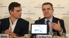 Pedro Sánchez junto al líder de los socialistas madrileños, José Manuel Franco, en un desayuno informativo.