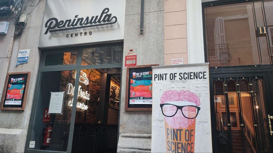 Uno de los establecimientos que se ha sumado a Pint of Science 2023 es el Bar Península, en la calle Echegaray.