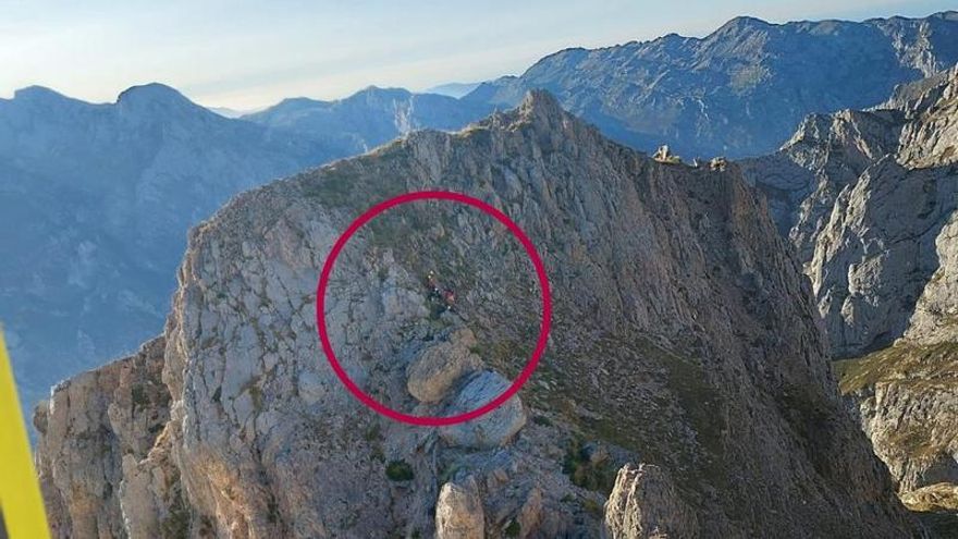 Rescatadas cinco personas enriscadas en Picos de Europa, dos de ellas de 14 y 9 años