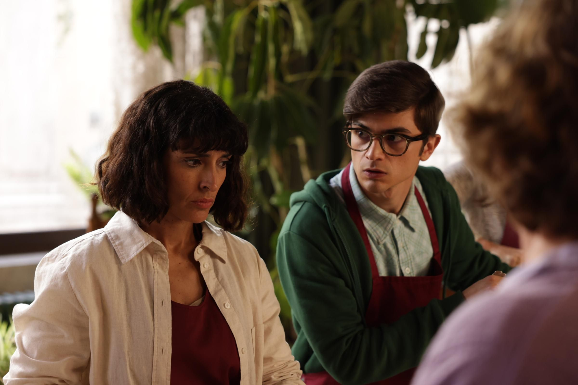 Disney+ lanza las primeras imágenes y anuncia el reparto de su nueva serie: parece 'Solo asesinatos en el edificio', pero no