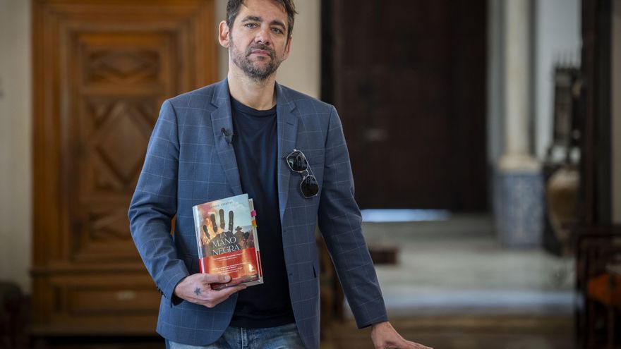 "La Mano Negra parece de ficción", dice el guionista Daniel Corpas de su primera novela