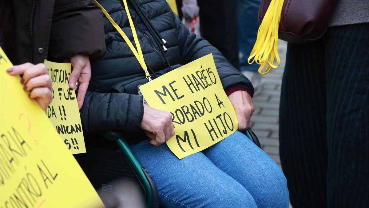 En la protesta han participado familiares de las víctimas y afectados.