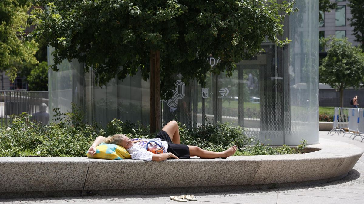 El calor intenso vuelve este viernes a Madrid: se mantiene aviso amarillo y las máximas llegarán a 38 grados