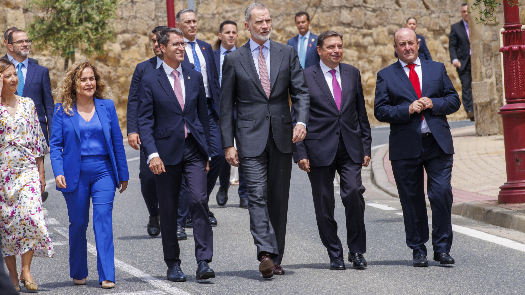 Las imágenes del centenario de Rioja en Haro: el rey Felipe VI inaugura la escultura 'Somos tiempo'