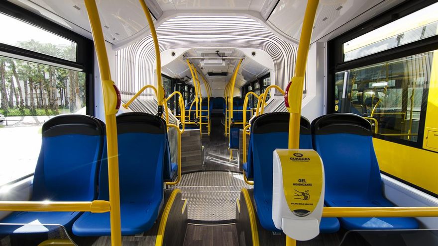 El fuelle o la zona articulada es notablemente más traslucido que los tradicionales vehículos de este tipo de Guaguas Municipales, por lo que este modelo ofrece al pasajero la sensación de una mayor luminosidad en el interior
