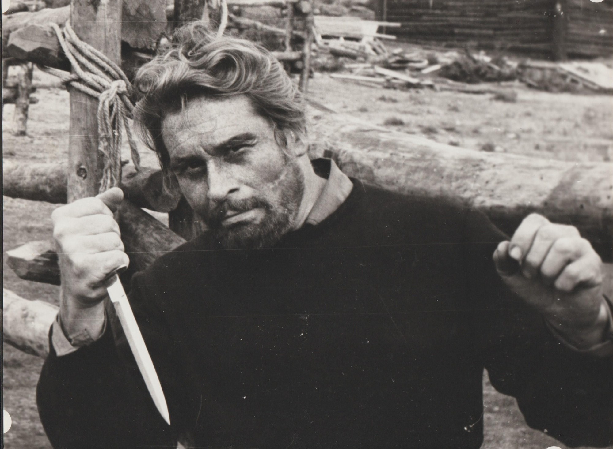 Luis Barboo, puñal en mano