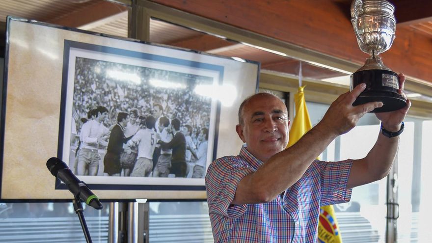 La UD Las Palmas rinde homenaje al equipo juvenil campeón de España en 1972