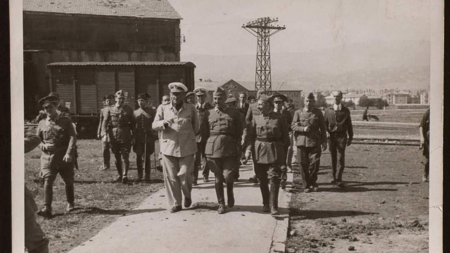 "Franco Visita la Constructora Naval de Reinosa".