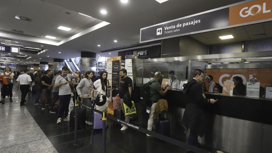 El Gobierno acusó a los gremios de "terrorismo sindical" y anunció la desregulación del servicio de rampas