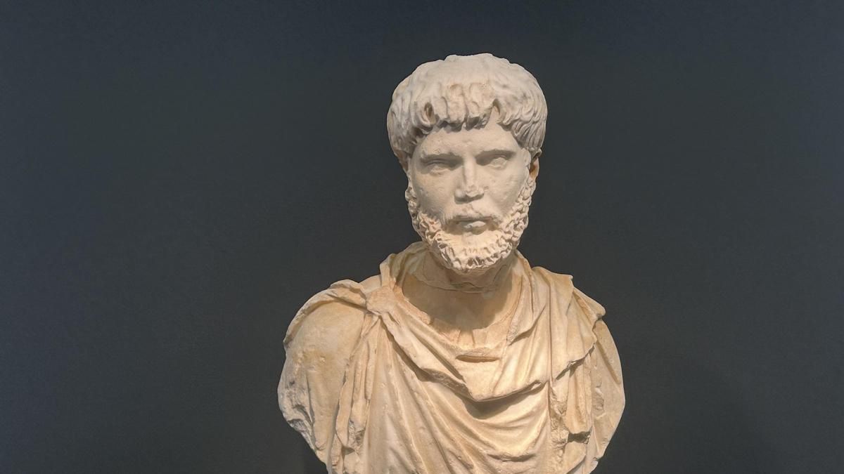 El busto romano del siglo II de Quintanilla del Marco se suma a la exposición permanente del Museo de León.