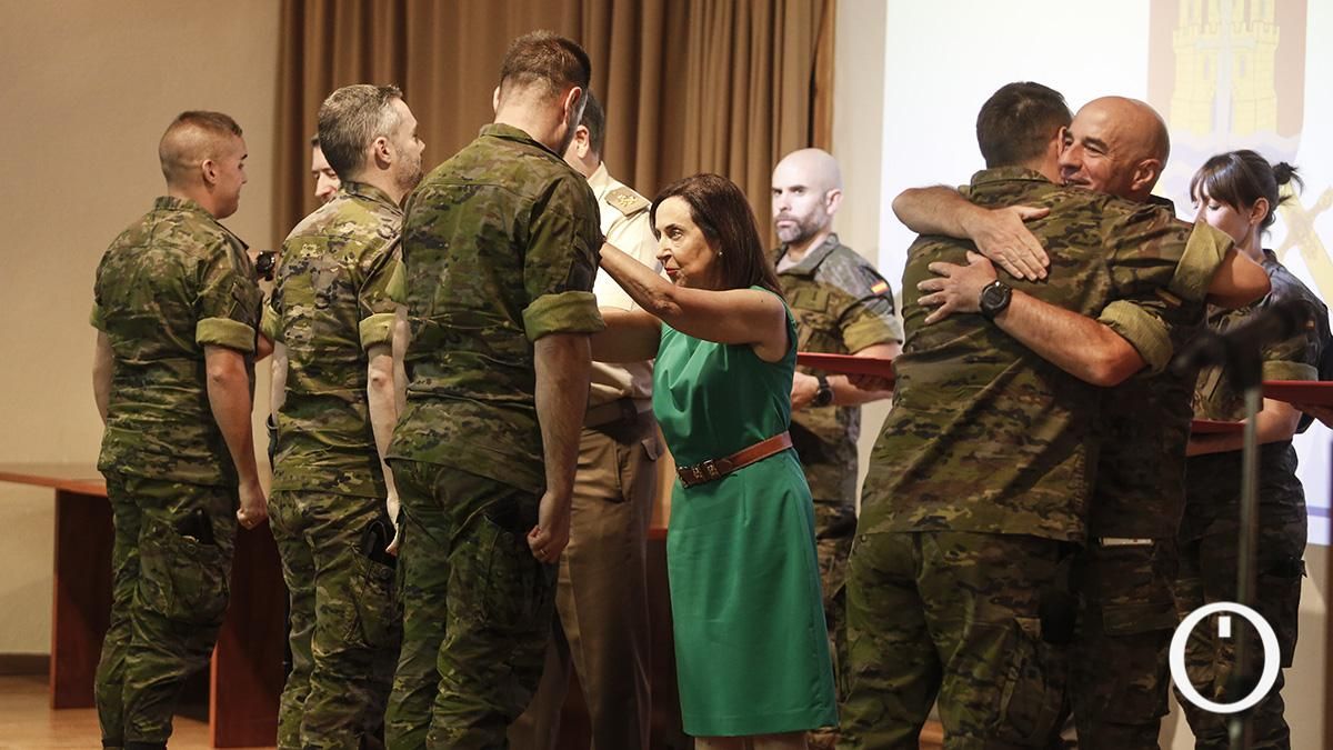 La ministra de Defensa, Margarita Robles, entrega las condecoraciones por la operación Libre Hidalgo y por las acciones realizadas en la DANA