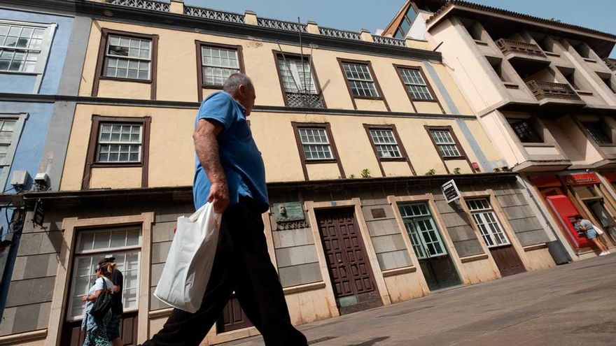 Los municipios canarios reducen por primera vez en una década el gasto en ayudas sociales