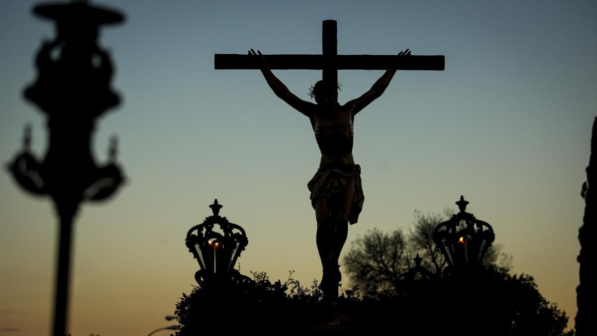 La salida procesional de las Lágrimas, en imágenes