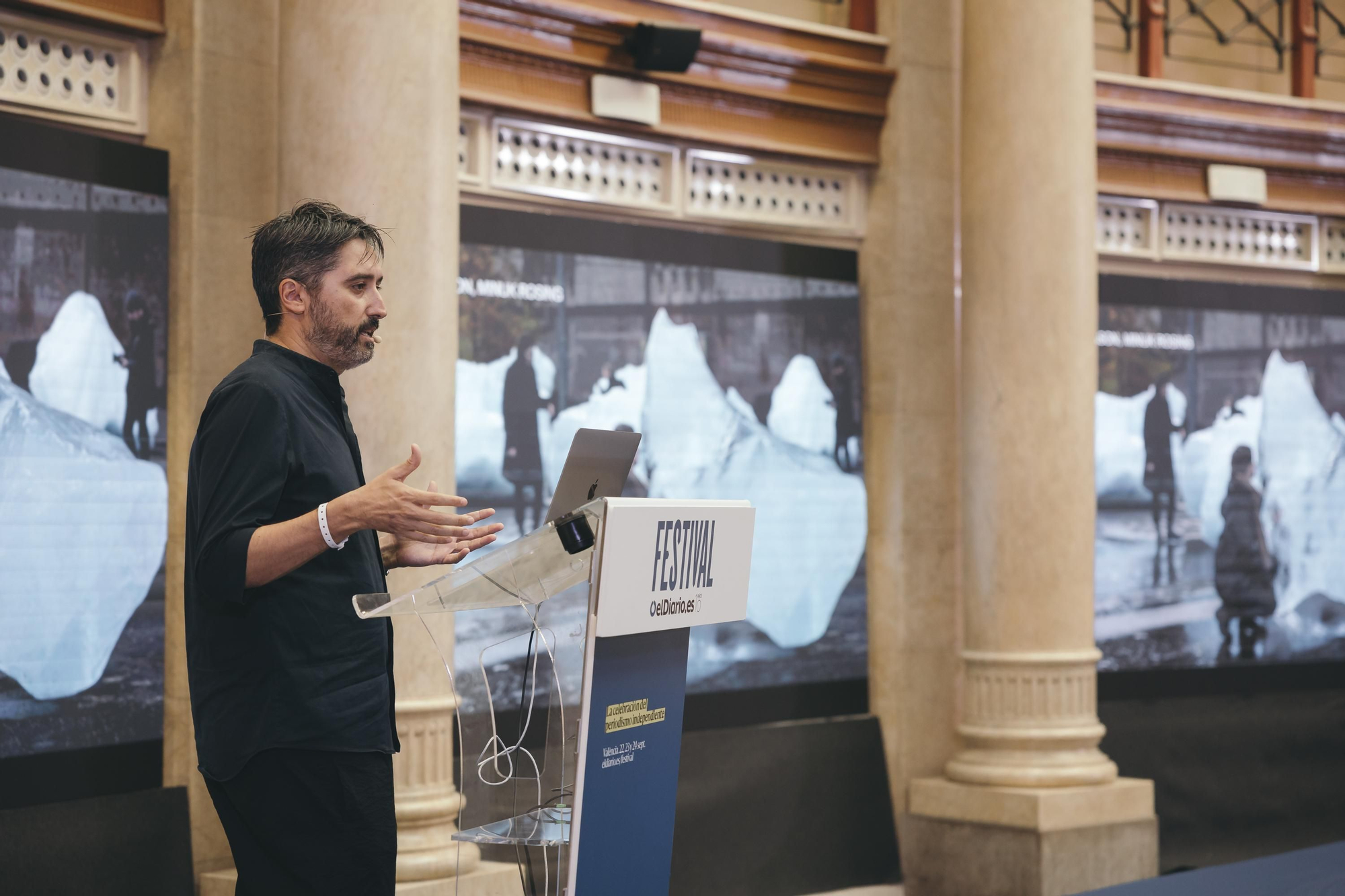 El investigador cultural José Luis de Vicente durante su monólogo