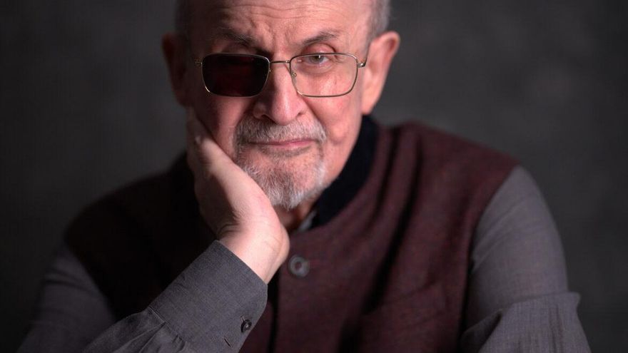 Salman Rushdie, sobre la situación actual en EEUU: “Necesitamos optimismo para lidiar con el presente”