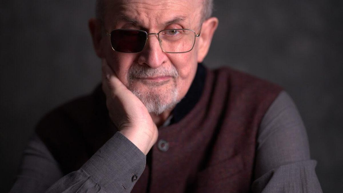 Salman Rushdie, sobre la situación actual en EEUU: “Necesitamos optimismo para lidiar con el presente”