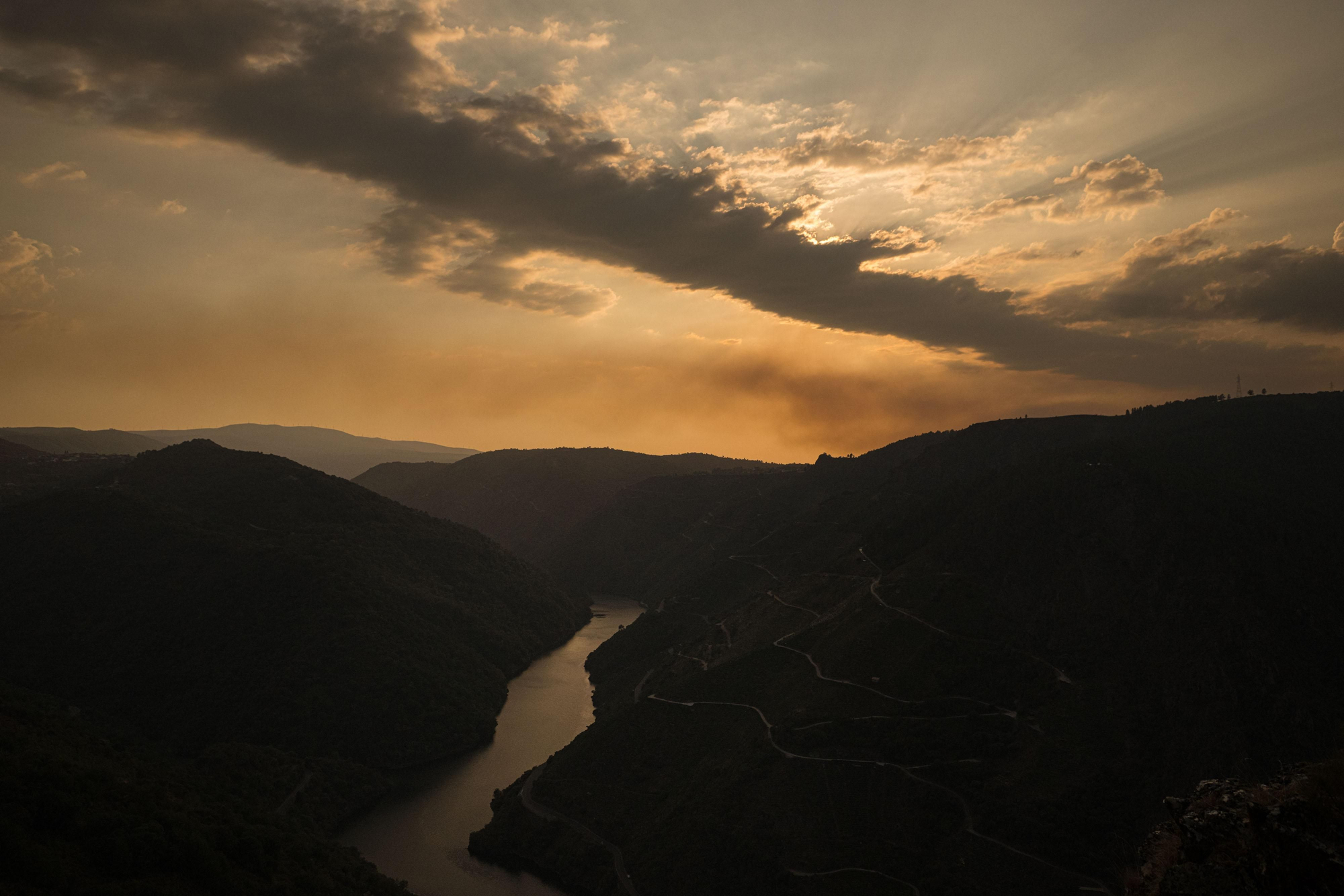 Una nube impidió ver la fase de totalidad sobre el cañón del Sil en Galicia.