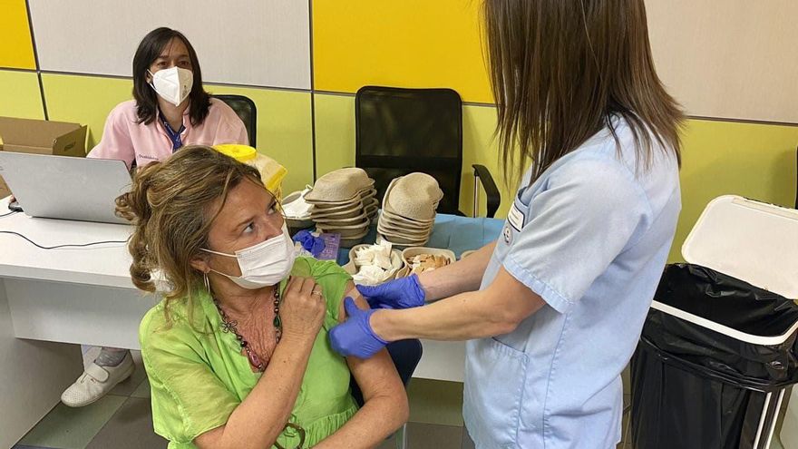 La consejera vasca de Salud elude pedir a los jóvenes que dejen de ir a Francia a vacunarse contra la COVID-19