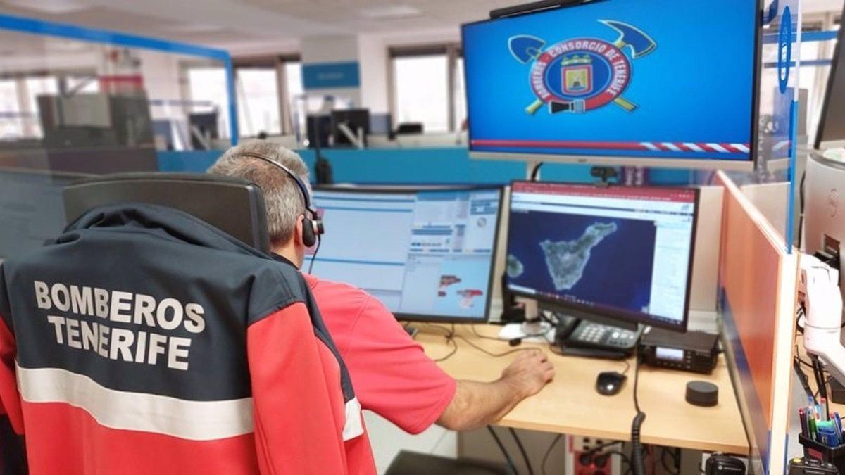 Un trabajador del Consorcio de Bomberos de Tenerife