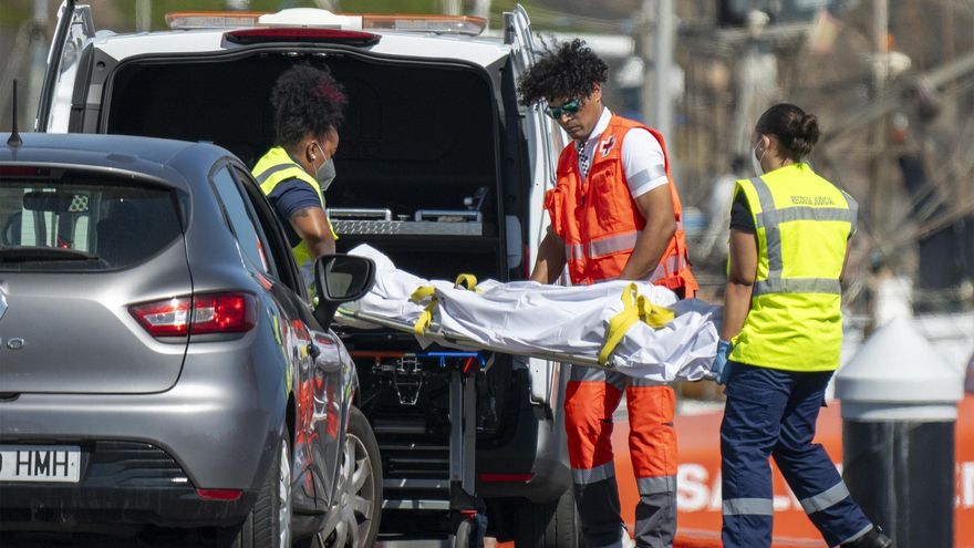 Un pesquero localiza los cadáveres de dos migrantes en aguas de Lanzarote