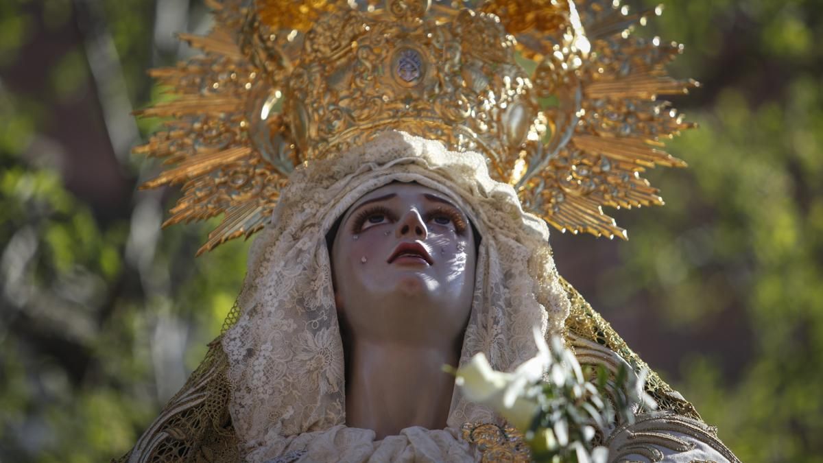 La procesión de la Hermandad de la Piedad, en imágenes
