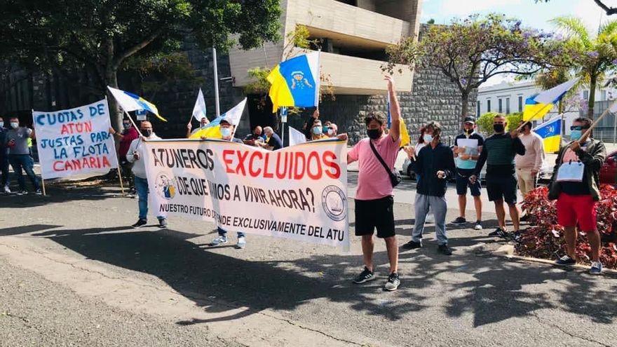 Pescadores canarios muestran su hartazgo frente a la Consejería de Agricultura: “Si nos quitan el atún, nos quitan la vida”