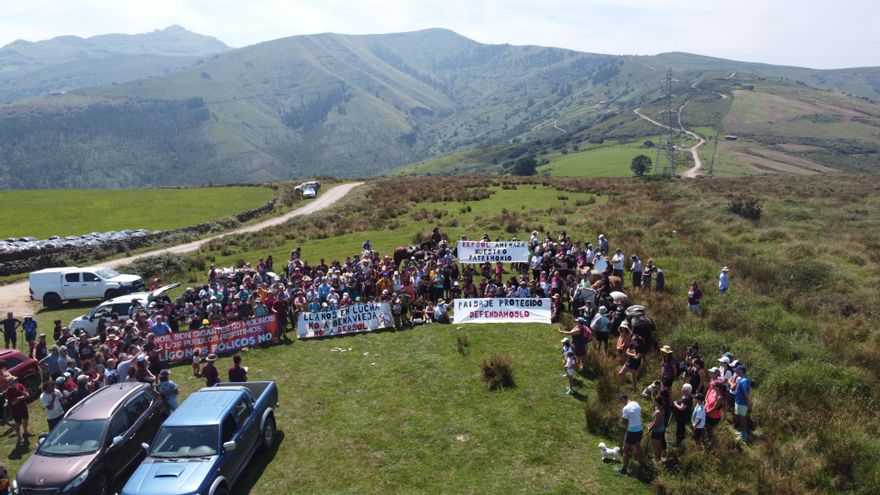 El colectivo contra el parque eólico Benavieja advierte de que "la amenaza no ha desaparecido"