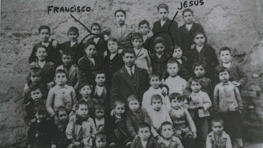 Los hermanos Rojo en la escuela, seis años antes de su arresto y desaparición.