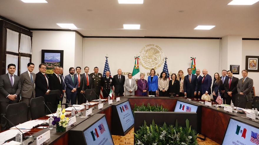 México promete en una reunión con EE.UU. cooperar para una migración "segura y ordenada"