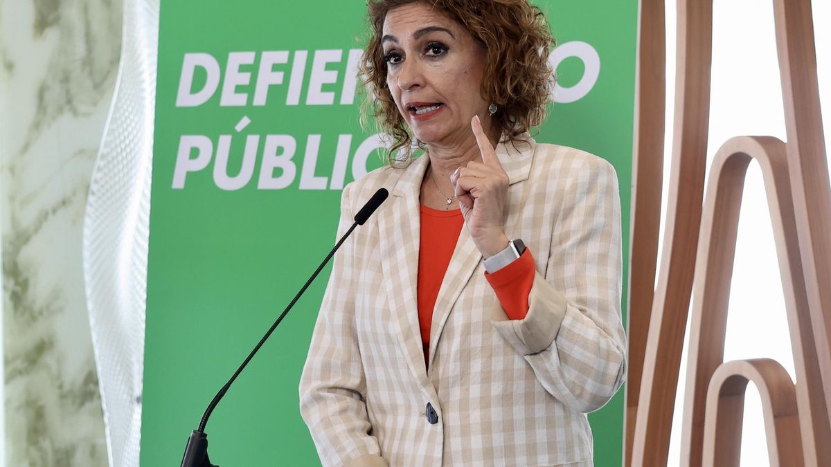 La secretaria general del PSOE de Andalucía y su candidata a la Presidencia de la Junta, María Jesús Montero, este viernes en Cádiz