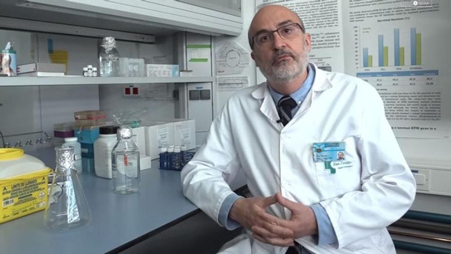 Ignacio Molina, inmunólogo de la Universidad de Granada: "Lo que viene va a ser muy duro, porque bajar los contagios será muy difícil"