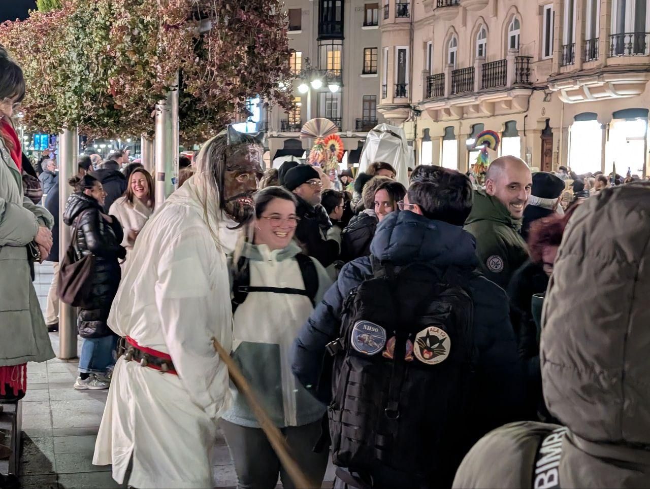 Los Antruejos de León pasean la auténtica tradición del Carnaval de los pueblos ante miles de personas