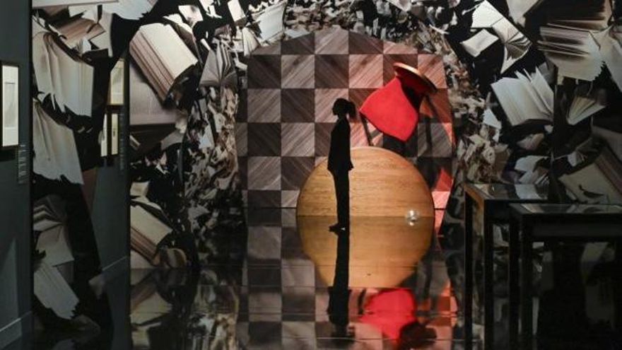 De Dalí al calendario Pirelli: la influencia impensable de 160 años de 'Alicia en el país de las maravillas'